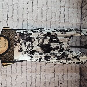 Simply Vera Vera Wang Floral "Hanky Tank" Black Lace Detail Top Size M NWT